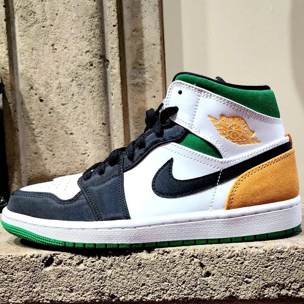 NWOB Nike AirJordan 1 Mid SE 'Oakland' Size 7.5(Men's) (8.5 Womens)